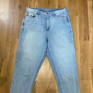 American Eagle Light Blue Wash Mom Jean size 10